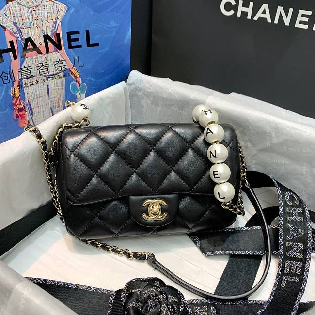 Chanel pearl chain flap bag  - 1