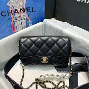 Chanel pearl chain flap bag  - 6