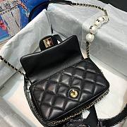 Chanel pearl chain flap bag  - 4