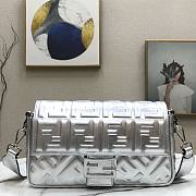 Fendi BAGUETTE Silver leather bag 26cm - 6