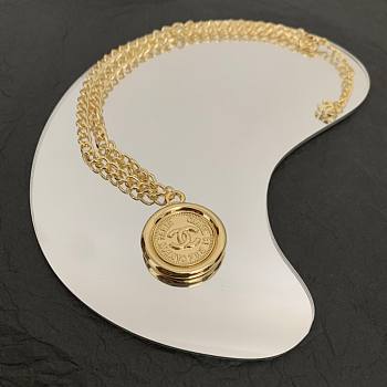 Chanel necklace gold