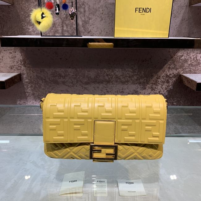 Fendi Baguette yellow leather bag 32cm - 1