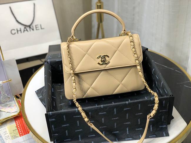 Chanel lampskin handle flap bag beige 25cm - 1