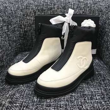 Chanel boots black / white 