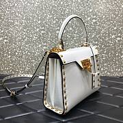 Valentino Garavani Rockstud Alcove white leather tote bag - 4