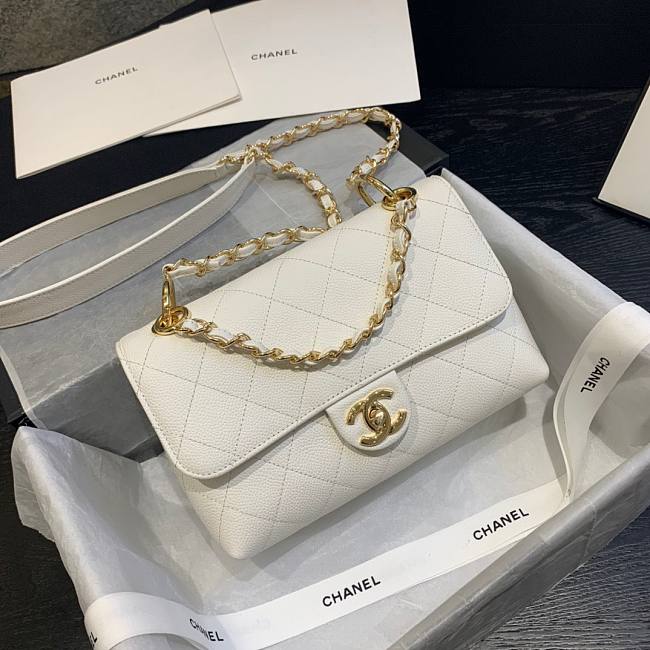 Chanel shoulder flap bag AS1459 in white - 1