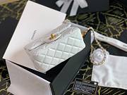 Chanel Lambskin & Gold-Tone Small Metal Flap Bag White 13cm - 3