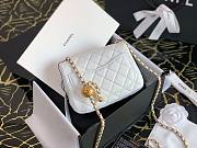 Chanel Lambskin & Gold-Tone Small Metal Flap Bag White 13cm - 2