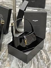YSL LE 5 À 7 hobo patent leather bag  - 2