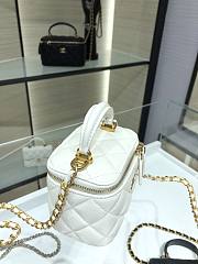 Chanel case white handle leather bag - 2