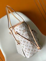 Louis Vuitton Onthego buci box white MM bag - 6