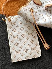Louis Vuitton Onthego buci box white MM bag - 4