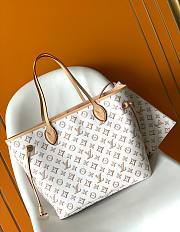 Louis Vuitton Onthego buci box white MM bag - 3