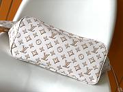 Louis Vuitton Onthego buci box white MM bag - 2