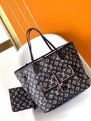 Louis Vuitton Onthego buci box black MM bag - 6