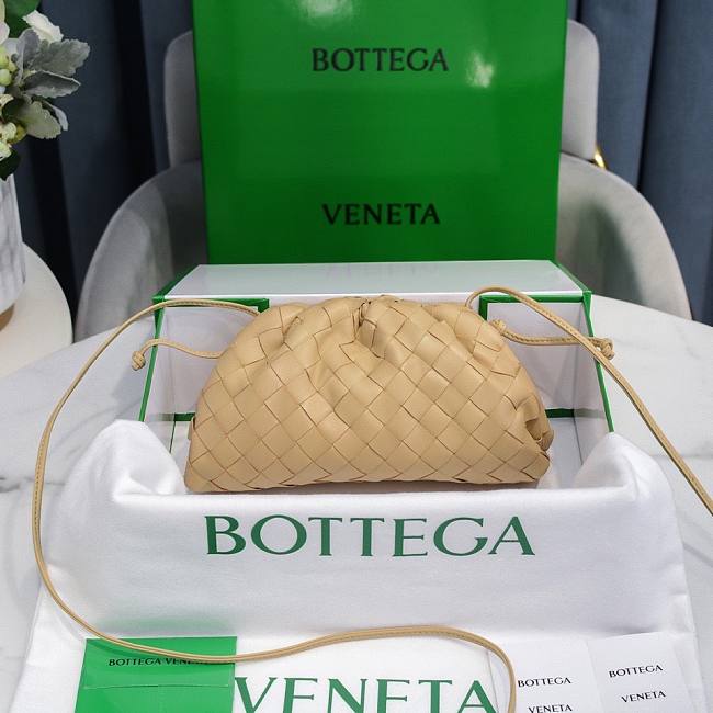 Bottega Veneta Pouch Mini Beige Leather Clutch - 1