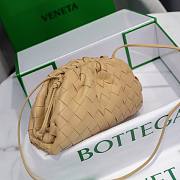 Bottega Veneta Pouch Mini Beige Leather Clutch - 4
