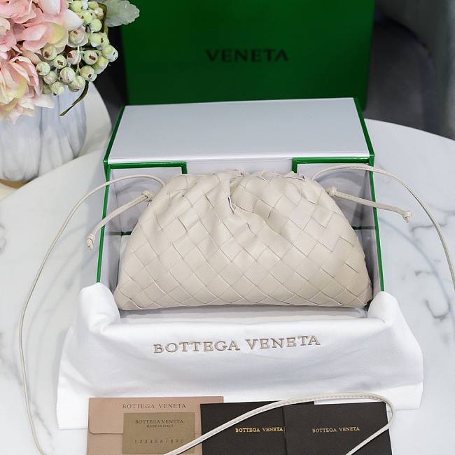 Bottega Veneta Pouch Mini White Leather Clutch - 1