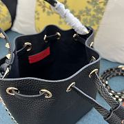 Valentino Garavani rockstud black leather bucket bag - 4