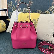 Valentino Garavani rockstud pink leather bucket bag - 6