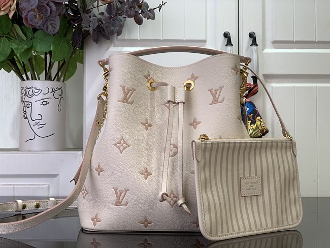 Louis Vuitton Neonoe MM White Monogram Bag - 26 x 26 x 17.5cm - 1