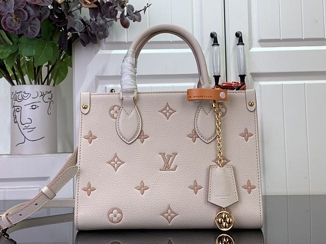 Louis Vuitton Onthego PM White Monogram - 19 x 11.5 x 25cm - 1