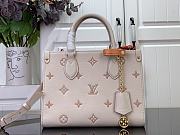 Louis Vuitton Onthego PM White Monogram - 19 x 11.5 x 25cm - 1