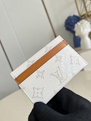 Louis Vuitton White Monogram Card Holder - 11 x 7 x 1.5cm - 3