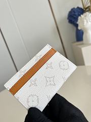 Louis Vuitton White Monogram Card Holder - 11 x 7 x 1.5cm - 2