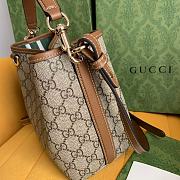 Gucci GG Emblem Small bucket bag in beige - 19x 18x 11cm - 3