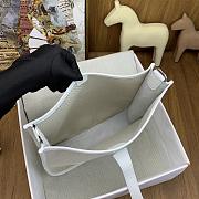 Hermes Evelyne 29cm in white bag - 4